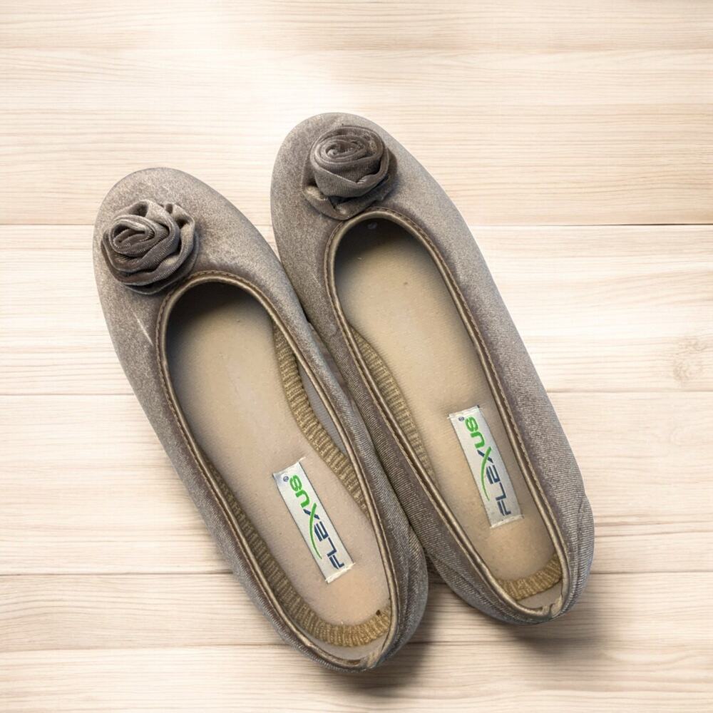 New Womens Shoes FlexUs Size 8.5 Light Gray Rosebud Velvet Slipper